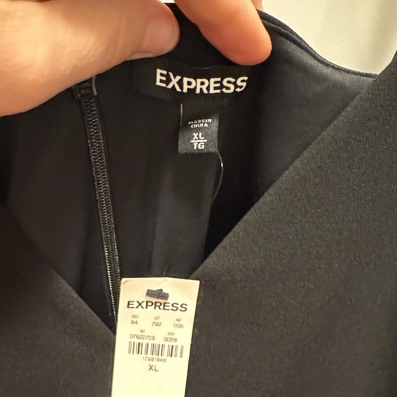 🆕 Express Black V-Neck Mini Dress. XL. NWT!💥💥 - Picture 2 of 7